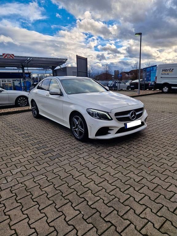 Weiß Gebraucht 2020 Mercedes C220 AMG line Limousine | 30.000 € (Fairer Preis) - Bild 1/4