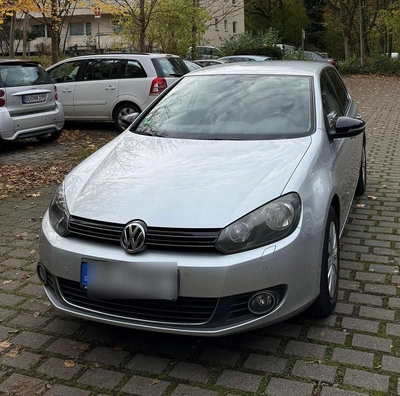 Silber Gebraucht 2012 VW Golf VI Style Limousine | 3.900 € (Superpreis) - Bild 1/4