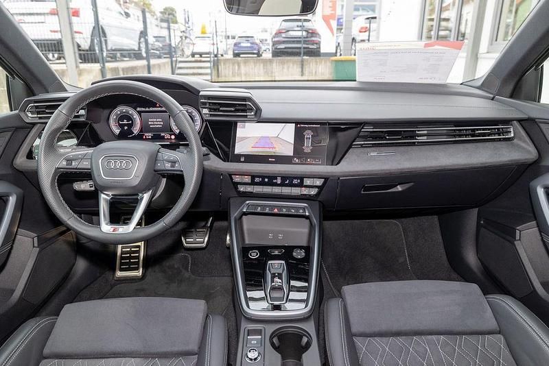 Gebraucht Audi A3 S-Line 150 PS (110 kW) 2025 Distriktgrün metallic Limousine