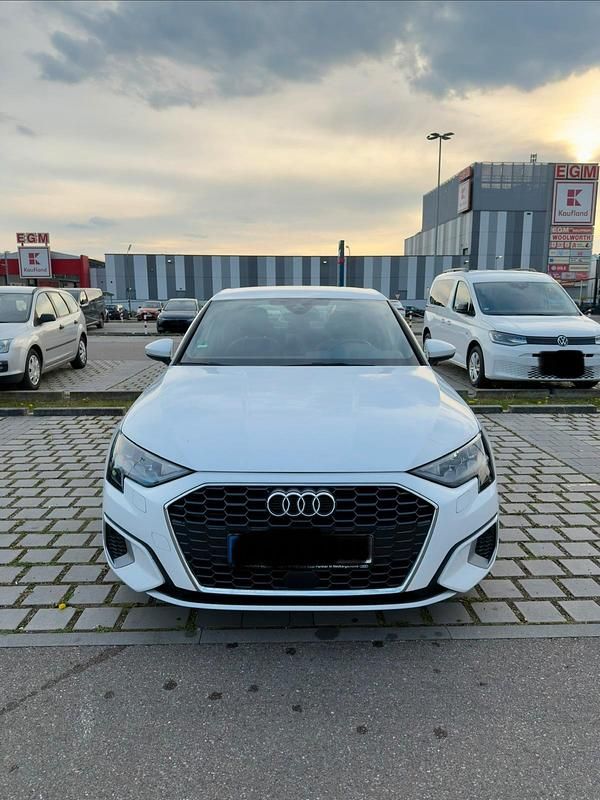 Używany Audi A3 Advanced 150 KM (110 kW) 2022 Biały Sedan/Limuzyna