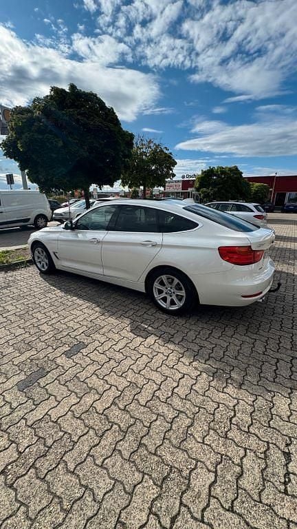 Weiß Gebraucht 2016 BMW 320 Gran Turismo Limousine | 12.700 € (Guter Preis) - Bild 1/4