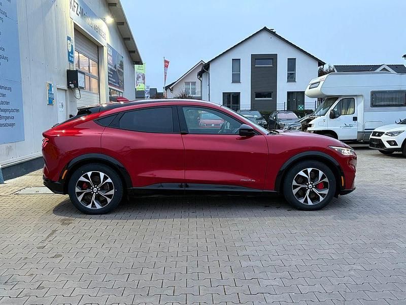 Gebraucht Ford Mustang Mach-E 197 kW (269 PS) 2022 Rot SUV