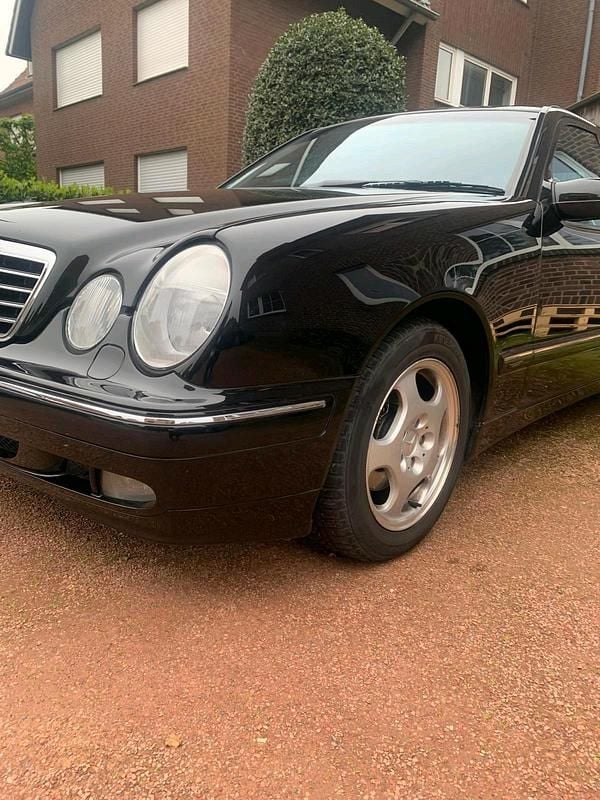 Gebraucht Mercedes E200 163 PS (119 kW) 2000 Schwarz Limousine