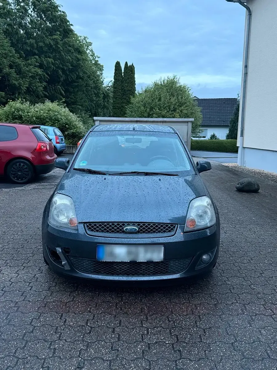 Gebraucht Ford Fiesta 69 PS (50 kW) 2007 Grau Kleinwagen