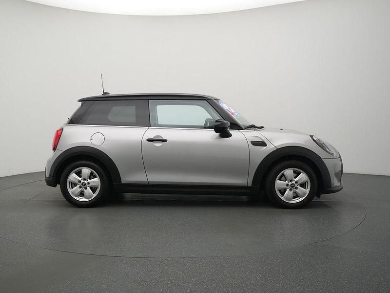 Gebraucht Mini Cooper Essential 136 PS (100 kW) 2023 Melting silver Kleinwagen