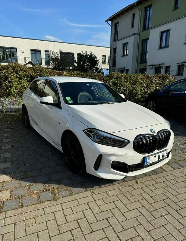 Weiß Gebraucht 2020 BMW 118 M Sport Kleinwagen | 20.700 € (Fairer Preis) - Bild 1/4