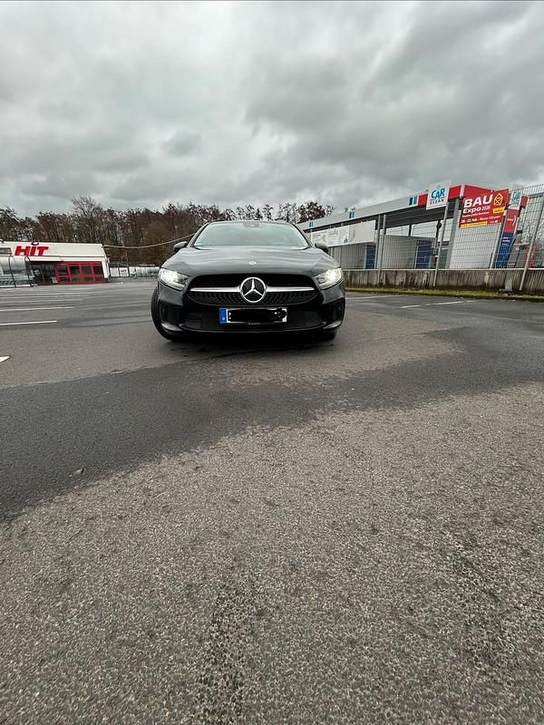 Gebraucht Mercedes A200 163 PS (119 kW) 2022 Schwarz Limousine