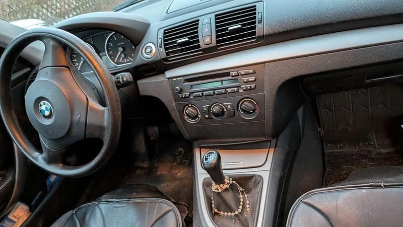 Schwarz Gebraucht 2004 BMW 116 Kleinwagen | 1.111 € (Superpreis) - Bild 1/4