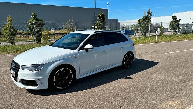 Weiß Gebraucht 2013 Audi A3 Sportback S-Line Limousine | 15.899 € (Teuer) - Bild 1/4