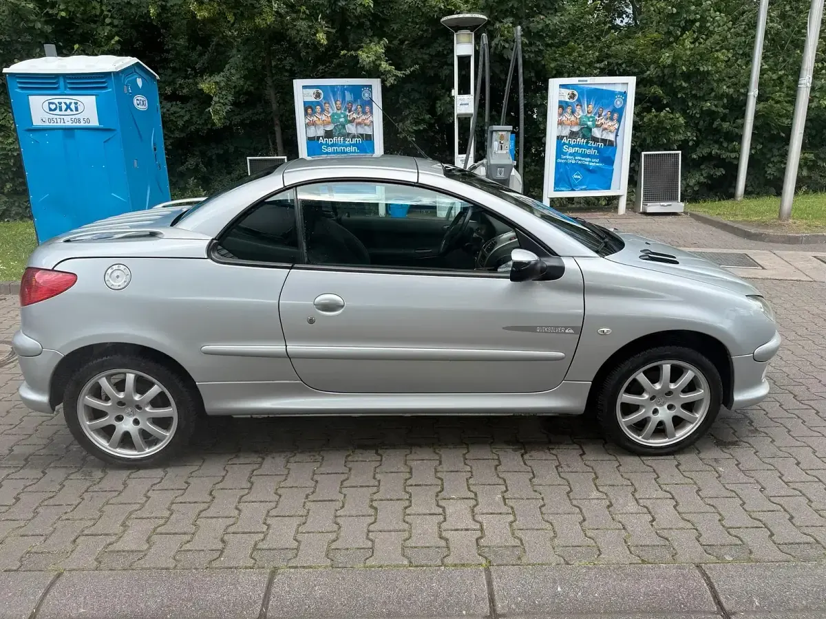 Gebraucht Peugeot 206 CC 109 PS (80 kW) 2005 Silber Cabrio