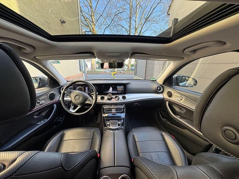 Gebraucht Mercedes E220 194 PS (142 kW) 2018 Grau Limousine
