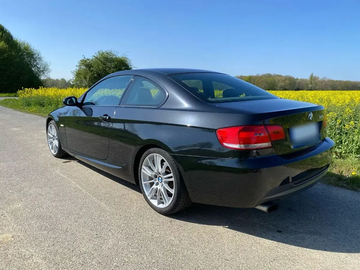 Gebraucht BMW 320 M Sport 170 PS (125 kW) 2009 Schwarz Coupé