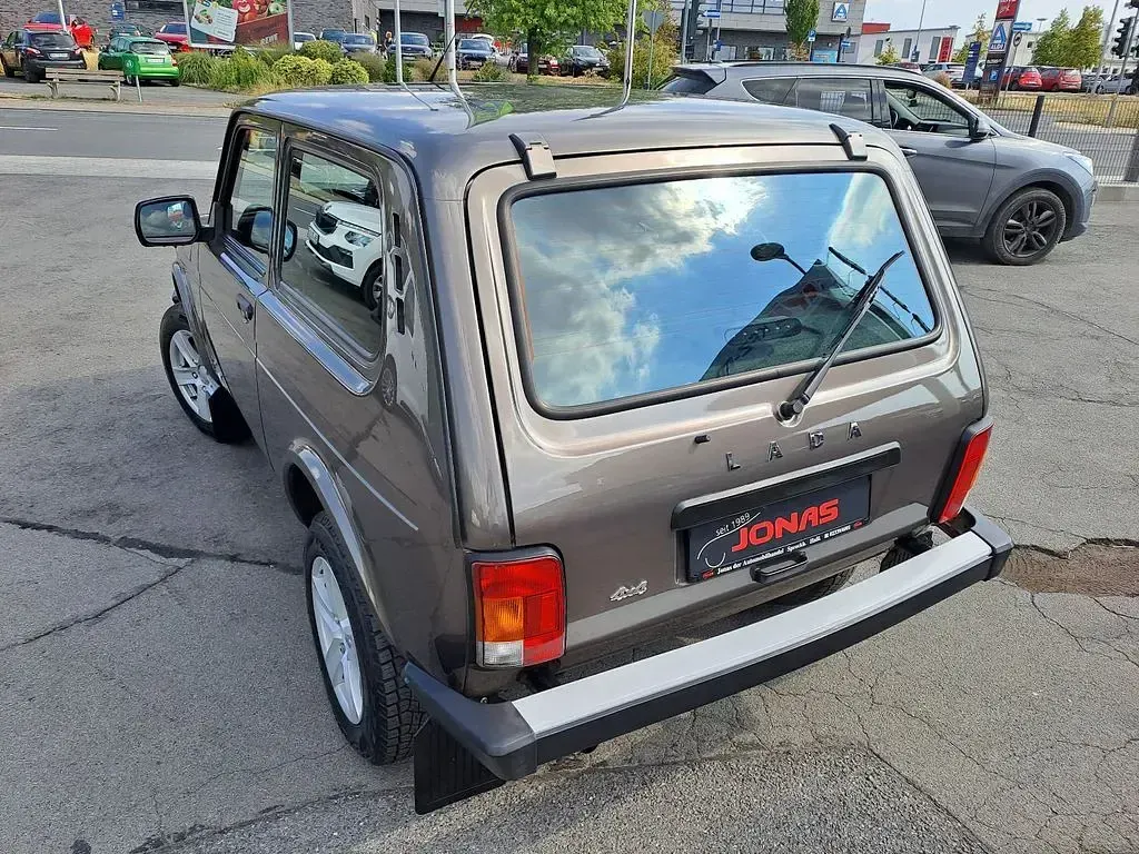 Gebraucht Lada Taiga 83 PS (61 kW) 2021 Braun SUV