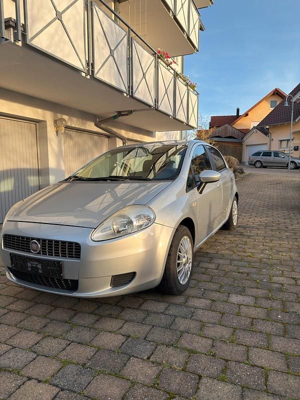 Silber Gebraucht 2008 Fiat Grande Punto Kleinwagen | 2.000 € (Fairer Preis) - Bild 1/4