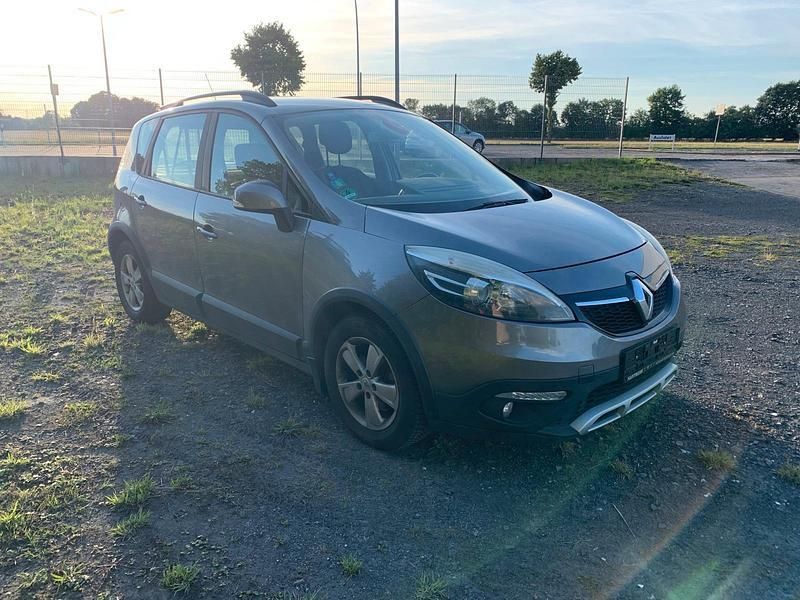 Grau Gebraucht 2014 Renault Scénic III Van / Kleinbus | 3.399 € (Superpreis) - Bild 1/4