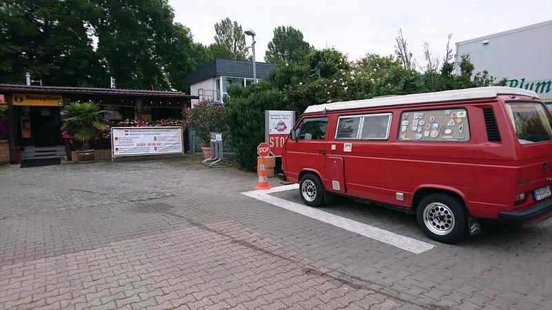 Rot Gebraucht 1981 VW T3 Van | 21.981 € - Bild 1/4