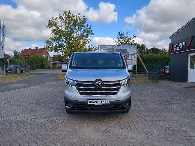 Neu Renault Trafic 170 PS (125 kW) 2025 Silber Van / Kleinbus