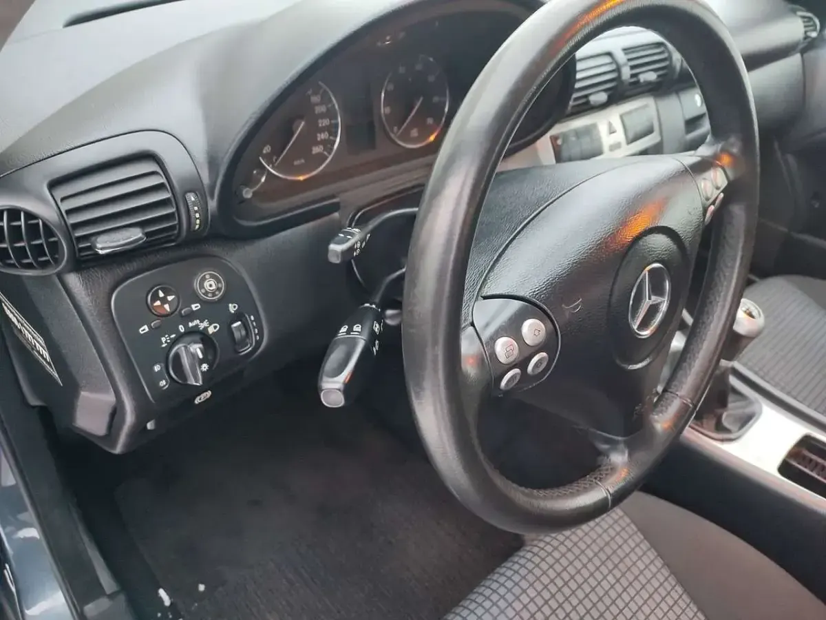 Gebraucht Mercedes C200 163 PS (119 kW) 2007 Tenoritgrau Coupé