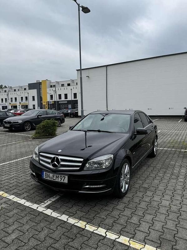 Schwarz Gebraucht 2011 Mercedes C220 Avantgarde Limousine | 9.850 € (Fairer Preis) - Bild 1/4
