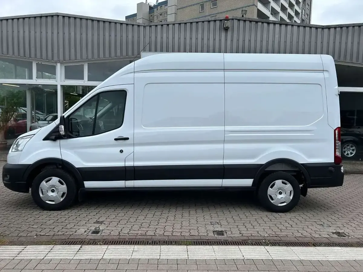 Używany Ford Transit Trend 131 KM (96 kW) 2025 Biały Minivan