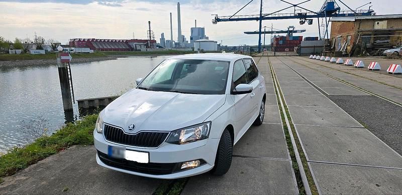 Gebraucht Skoda Fabia 60 PS (44 kW) 2015 Weiß Kleinwagen