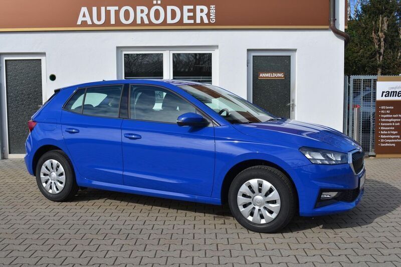 Blau Neu 2024 Skoda Fabia Ambition Limousine | 15.900 € (Guter Preis) - Bild 1/4