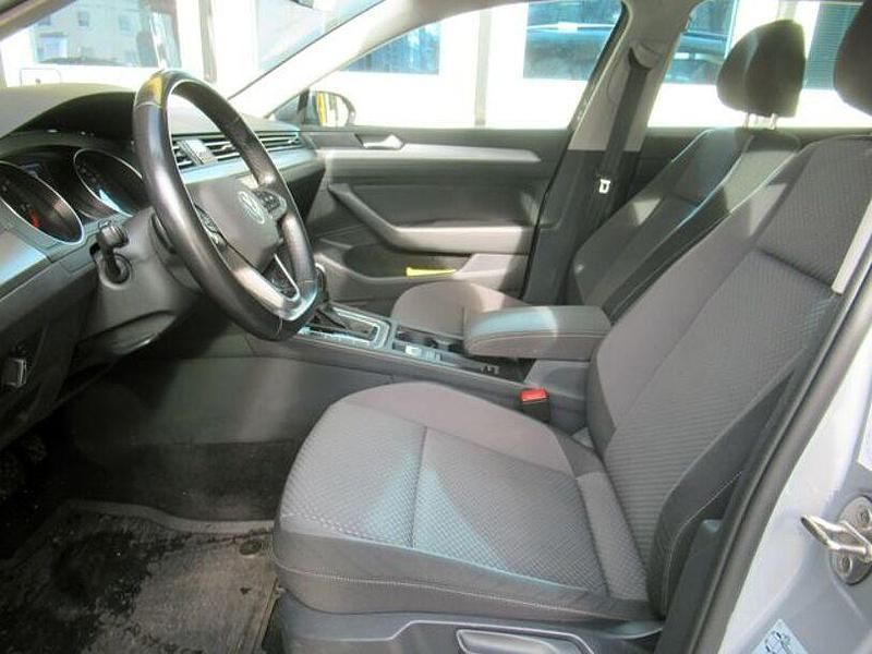 Gebraucht VW Passat 122 PS (89 kW) 2022 Grau Kombi