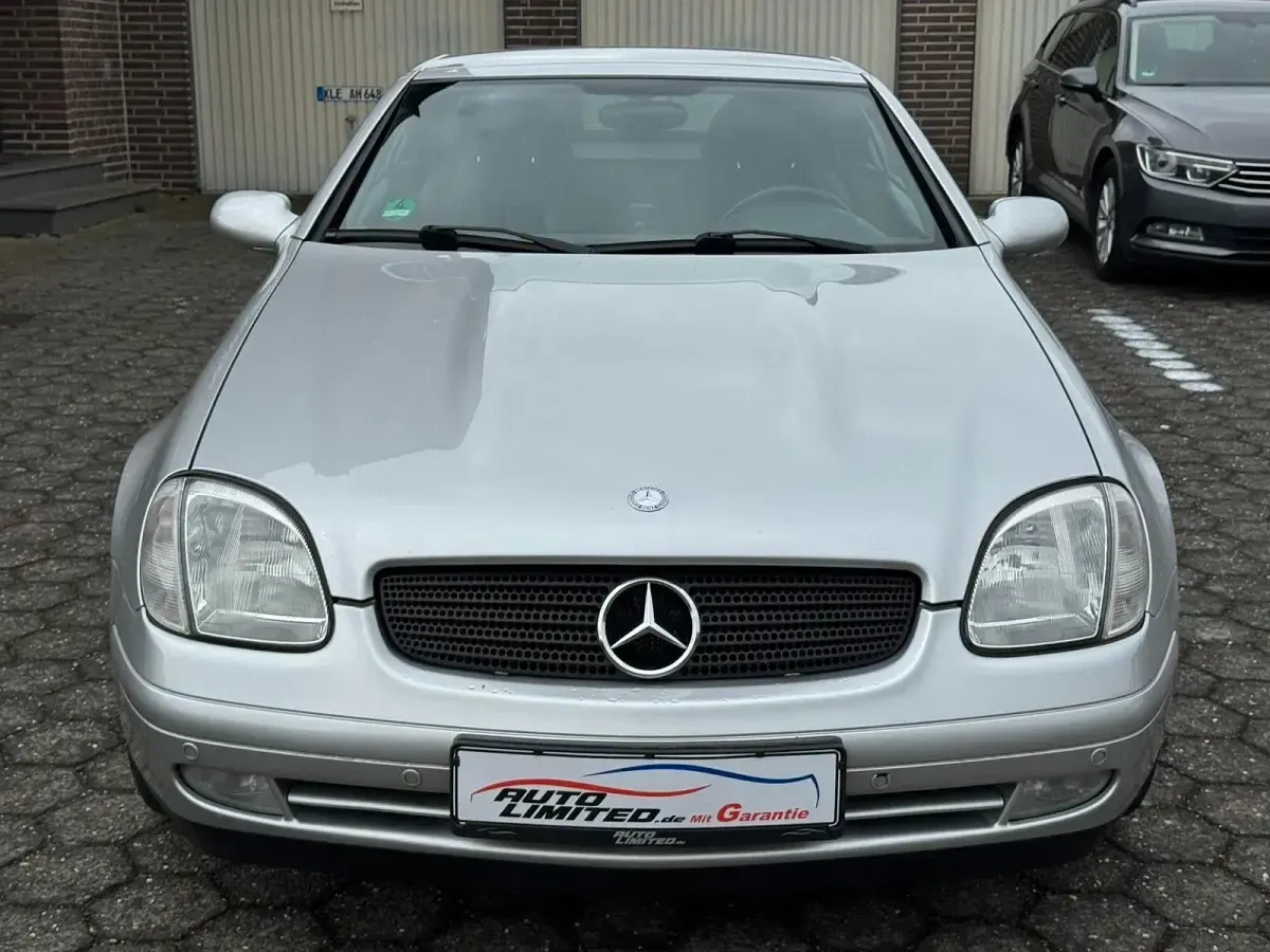 Gebraucht Mercedes SLK230 193 PS (141 kW) 2000 Silber Cabrio