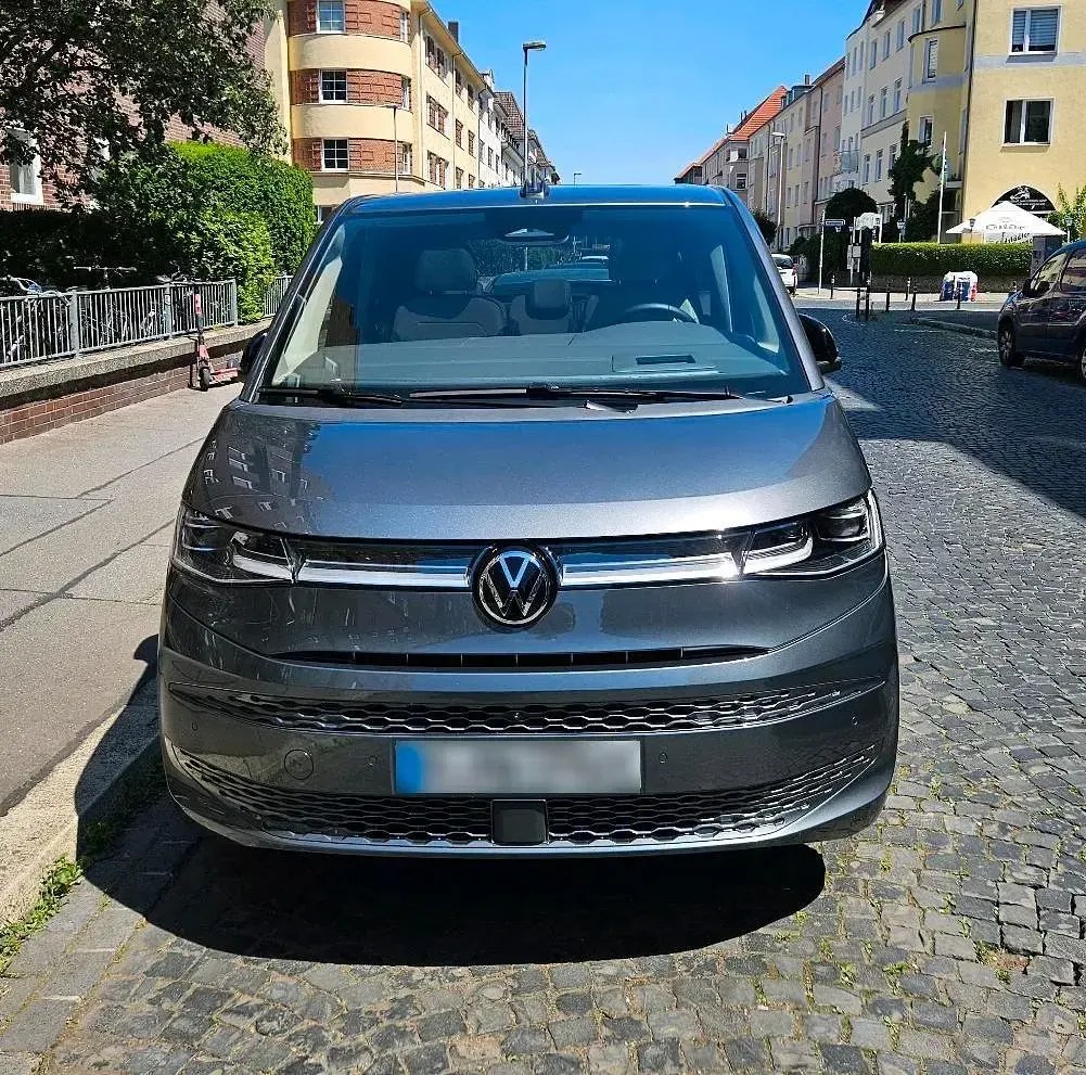 Gebraucht VW Multivan 245 PS (180 kW) 2025 Grau Van / Kleinbus
