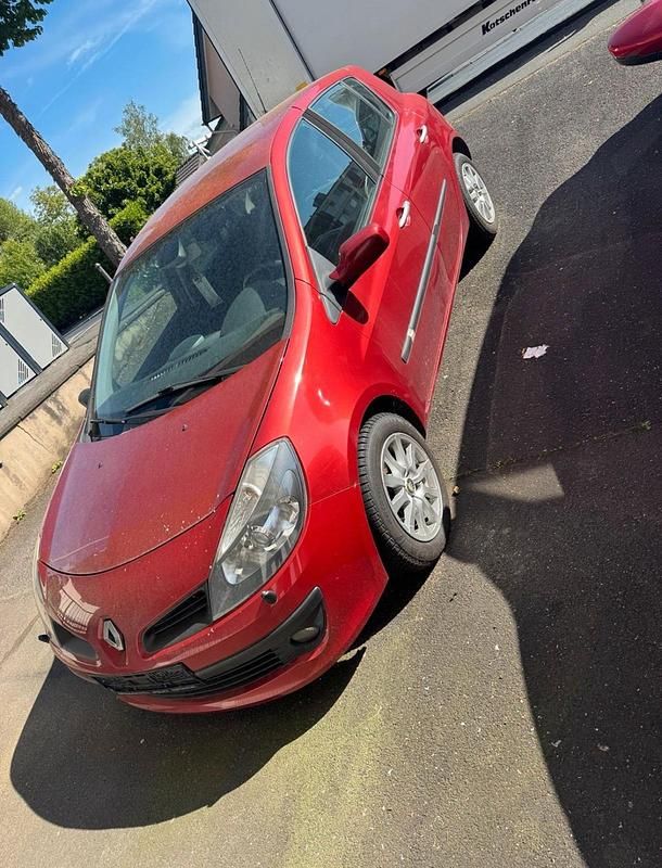 Rot Gebraucht 2007 Renault Clio II Limousine | 1.700 € (Guter Preis) - Bild 1/4