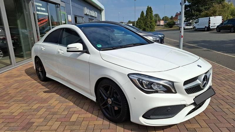 Weiß Gebraucht 2019 Mercedes CLA180 AMG line Limousine | 22.490 € (Guter Preis) - Bild 1/4