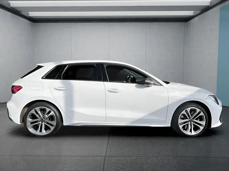 Gebraucht Audi S3 Sportback 333 PS (244 kW) 2024 Weiß Kleinwagen
