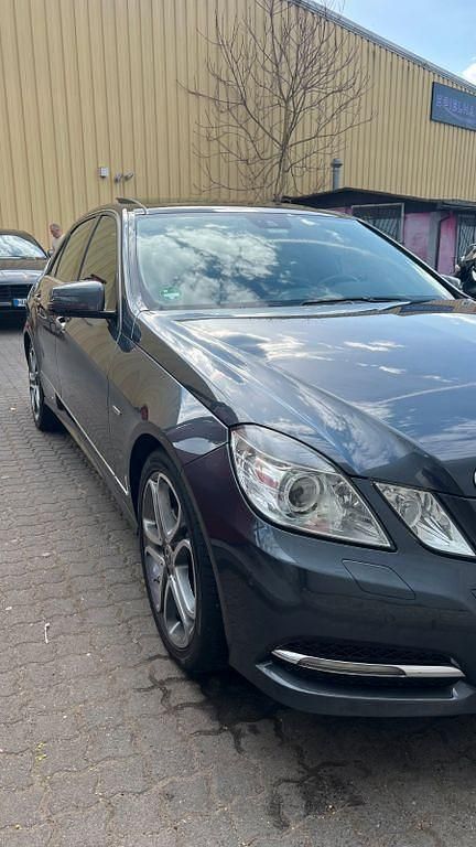 Gebraucht Mercedes E220 Avantgarde 170 PS (125 kW) 2011 Grau Limousine