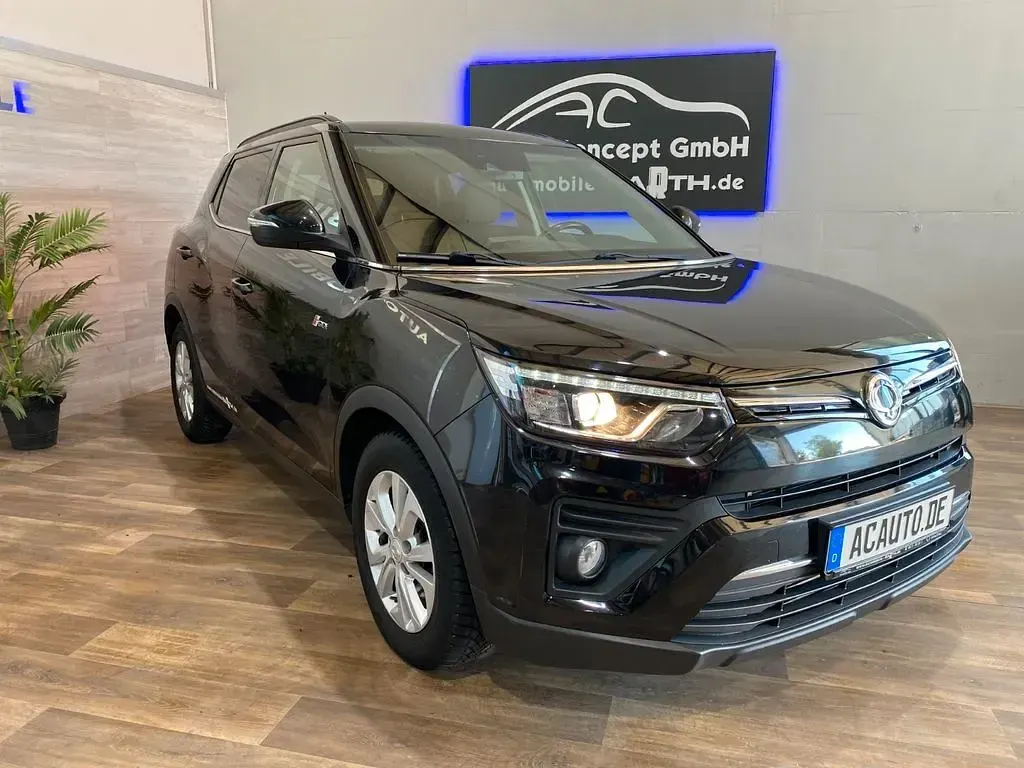 Gebraucht SsangYong Tivoli 163 PS (119 kW) 2019 Space black (metallic) SUV