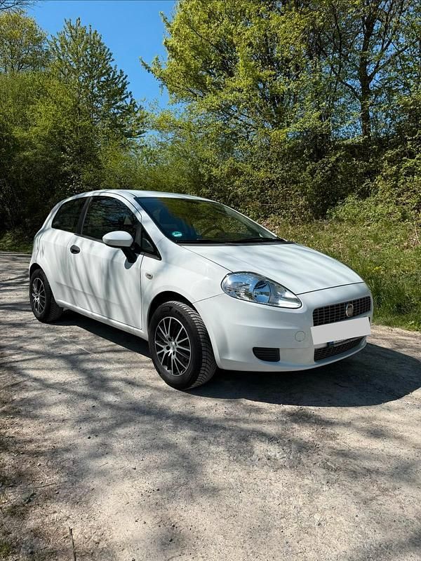 Gebraucht Fiat Grande Punto 65 PS (47 kW) 2009 Weiß Kleinwagen