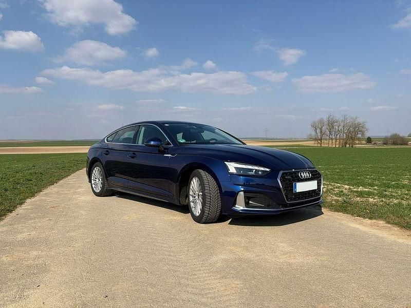Gebraucht Audi A5 Sportback Ambiente 204 PS (150 kW) 2022 Blau Kleinwagen