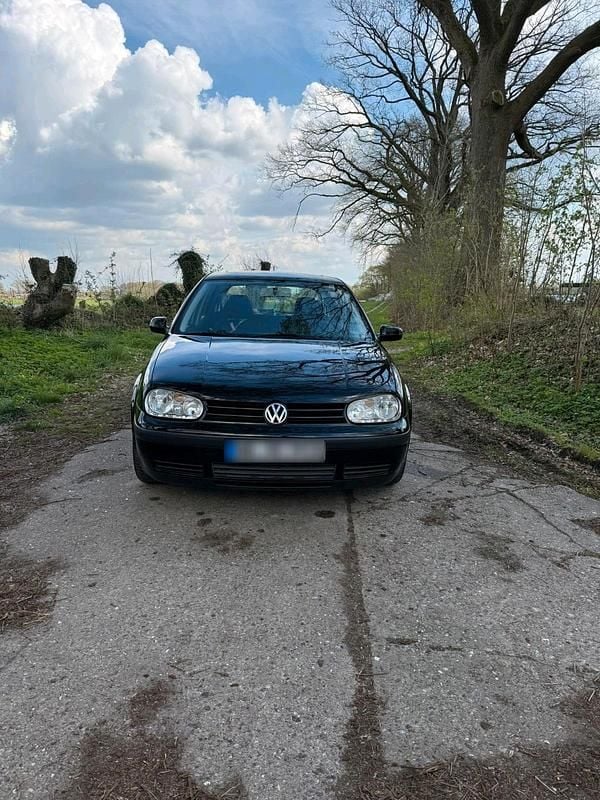 Second-hand VW Golf IV 75 CP (55 kW) 2000 Negru Berlinǎ
