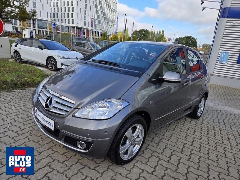 Grau Gebraucht 2010 Mercedes A180 Van / Kleinbus | 6.399 € (Etwas zu teuer) - Bild 1/4