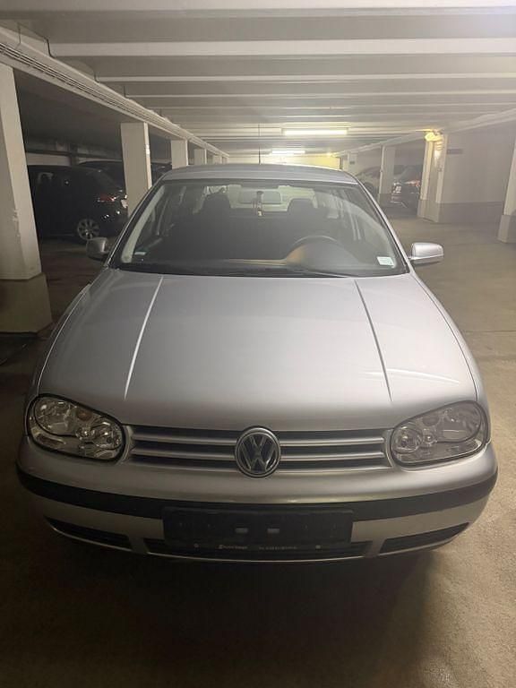 Silber Gebraucht 2002 VW Golf Basis Limousine | 2.100 € (Etwas zu teuer) - Bild 1/4