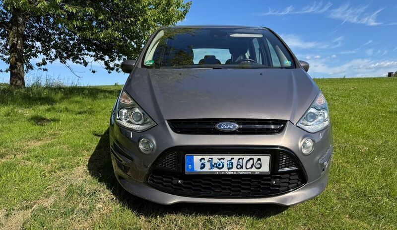 Grau Gebraucht 2013 Ford S-MAX Titanium X Van / Kleinbus | 11.900 € (Fairer Preis) - Bild 1/4