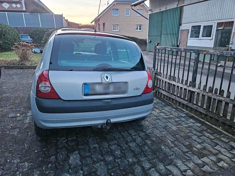 Gebraucht Renault Clio II 75 PS (55 kW) 2003 Grau Kleinwagen