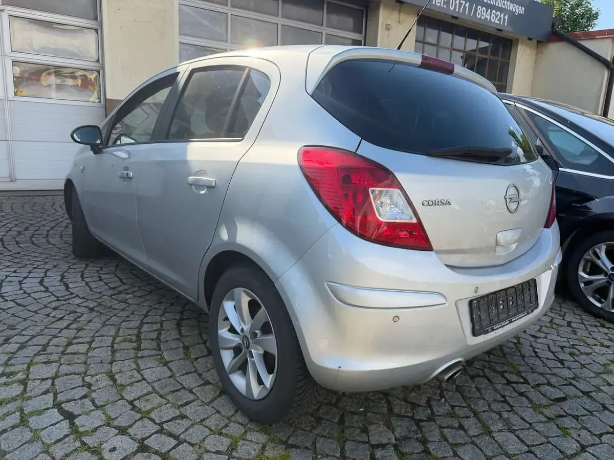Gebraucht Opel Corsa Energy 87 PS (63 kW) 2014 Argon silber/ice silver (m2) Kleinwagen