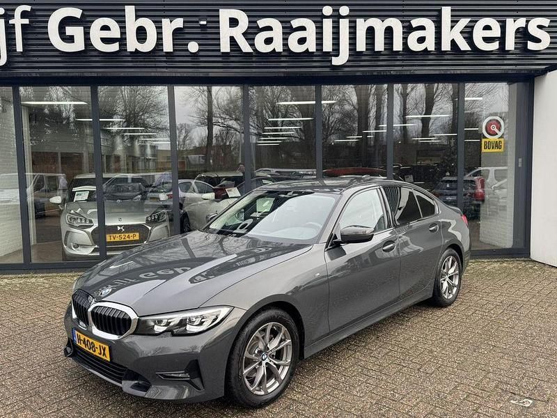Grau Gebraucht 2020 BMW 320 Executive Limousine | 25.989 € (Superpreis) - Bild 1/4