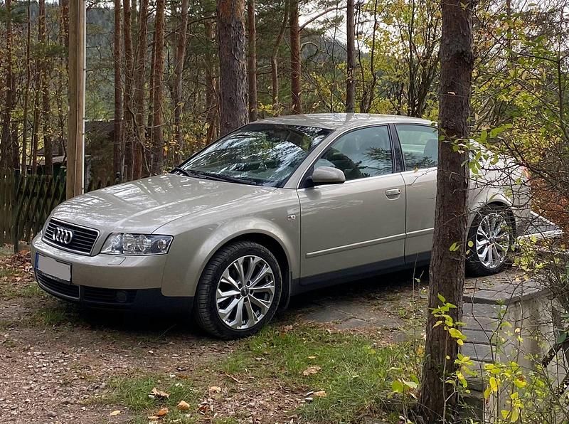 Beige Gebraucht 2001 Audi A4 Limousine | 5.900 € - Bild 1/4