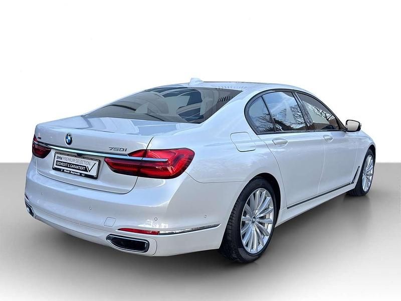 Gebraucht BMW 750 Executive 450 PS (330 kW) 2017 Mineralweiss metallic Limousine