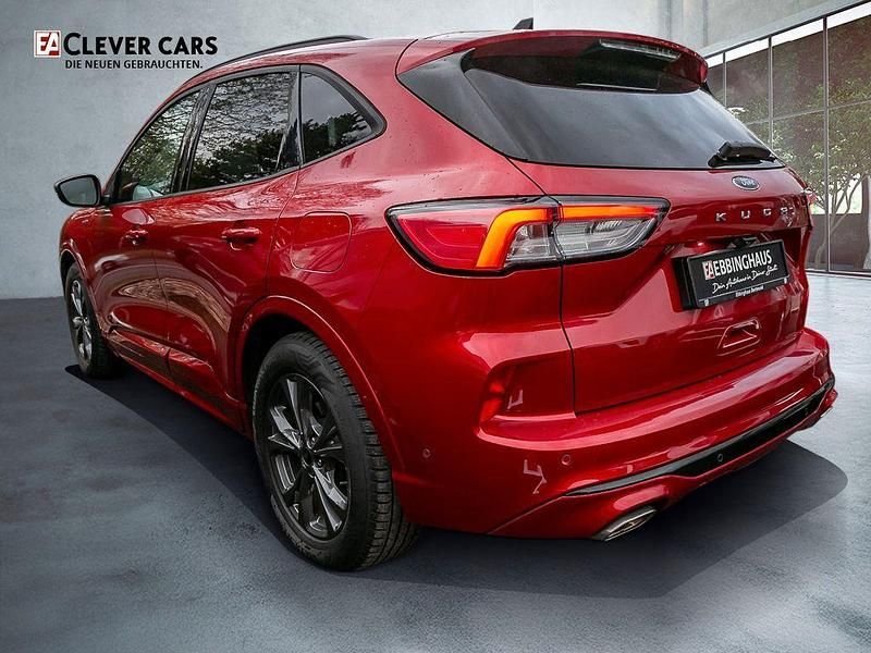 Gebraucht Ford Kuga ST-Line 150 PS (110 kW) 2021 Rot SUV