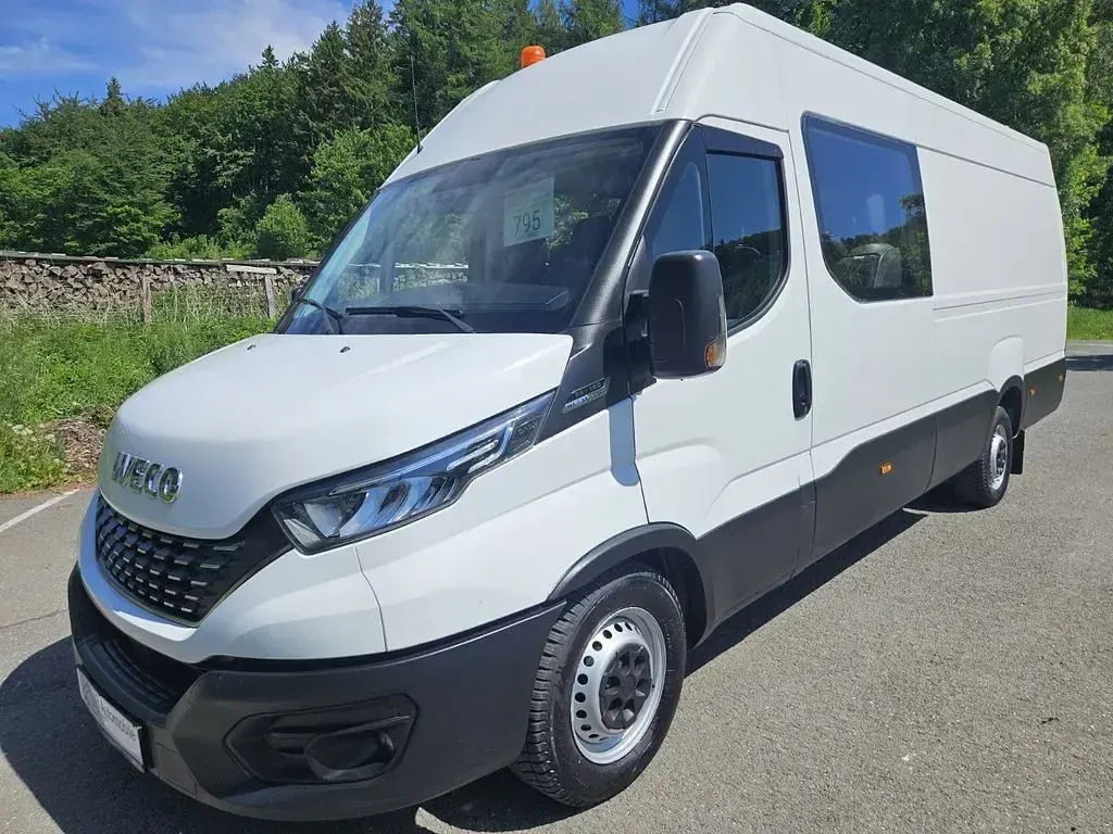 Gebraucht Iveco Daily 155 PS (114 kW) 2021 Weiß Limousine