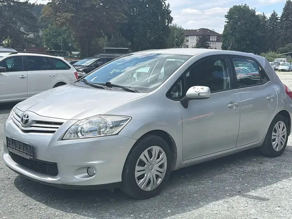 Gebraucht Toyota Auris Life 99 PS (72 kW) 2010 Silber Kleinwagen