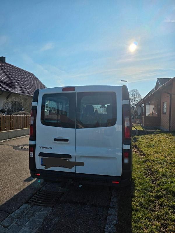 Gebraucht Opel Vivaro 121 PS (88 kW) 2018 Weiß Van / Kleinbus