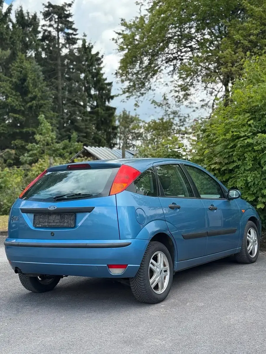 Gebraucht Ford Focus 101 PS (74 kW) 2002 Blau Kleinwagen